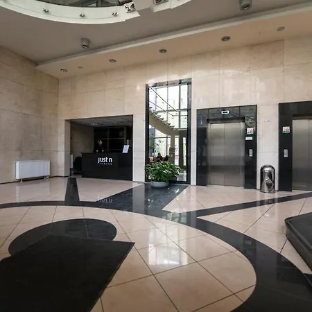 Just Апартаменты *